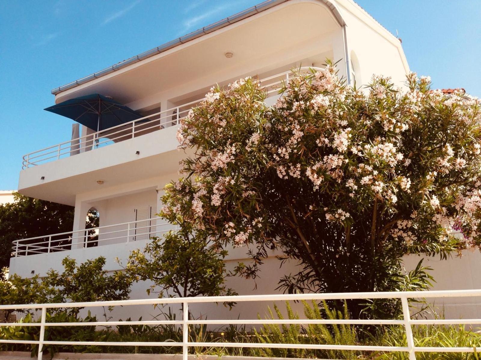 House Agradable Appartement Seget Vranjica Buitenkant foto