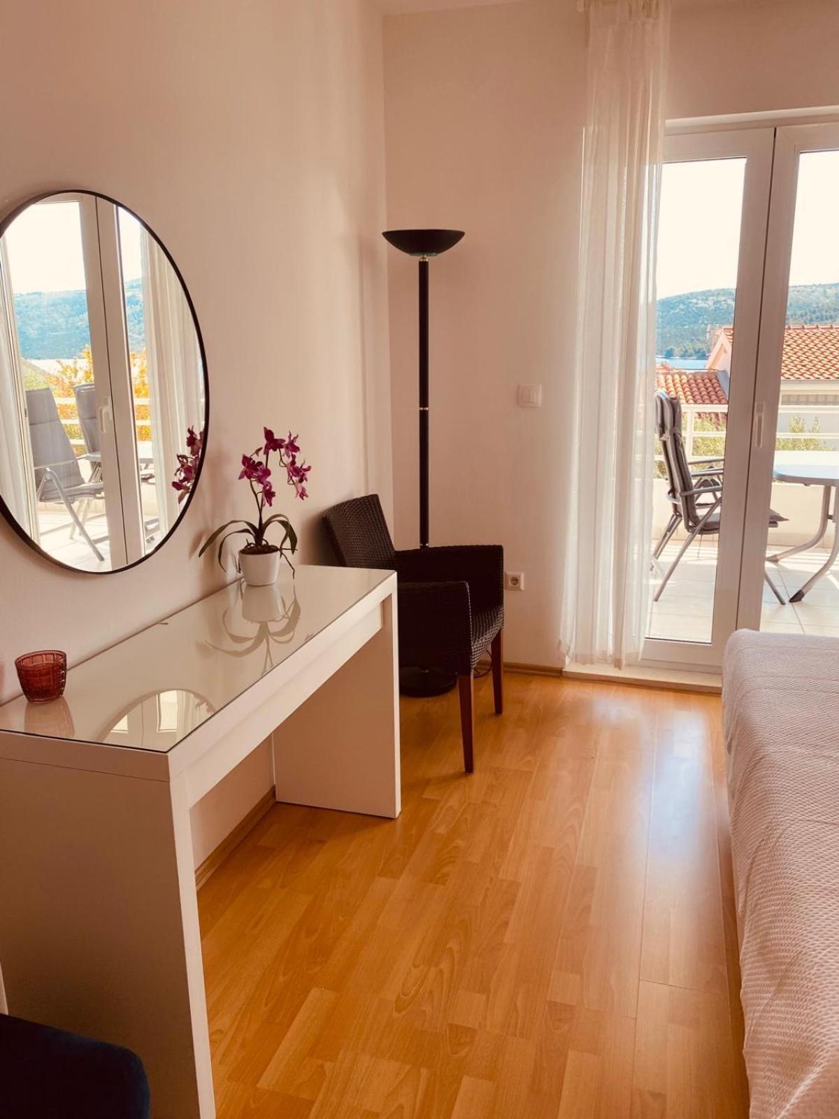 House Agradable Appartement Seget Vranjica Buitenkant foto